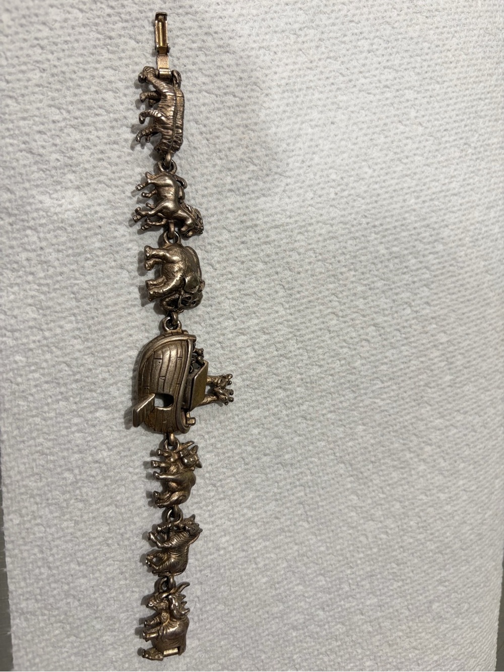 Vintage Noahs Ark figural Bracelet With all the animals + A GIFT 🎁